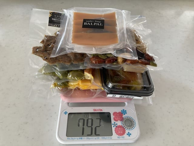 全重量は792グラム
