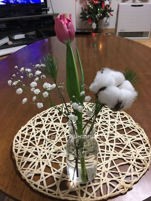 bloomeeのお花を花瓶に飾った画像